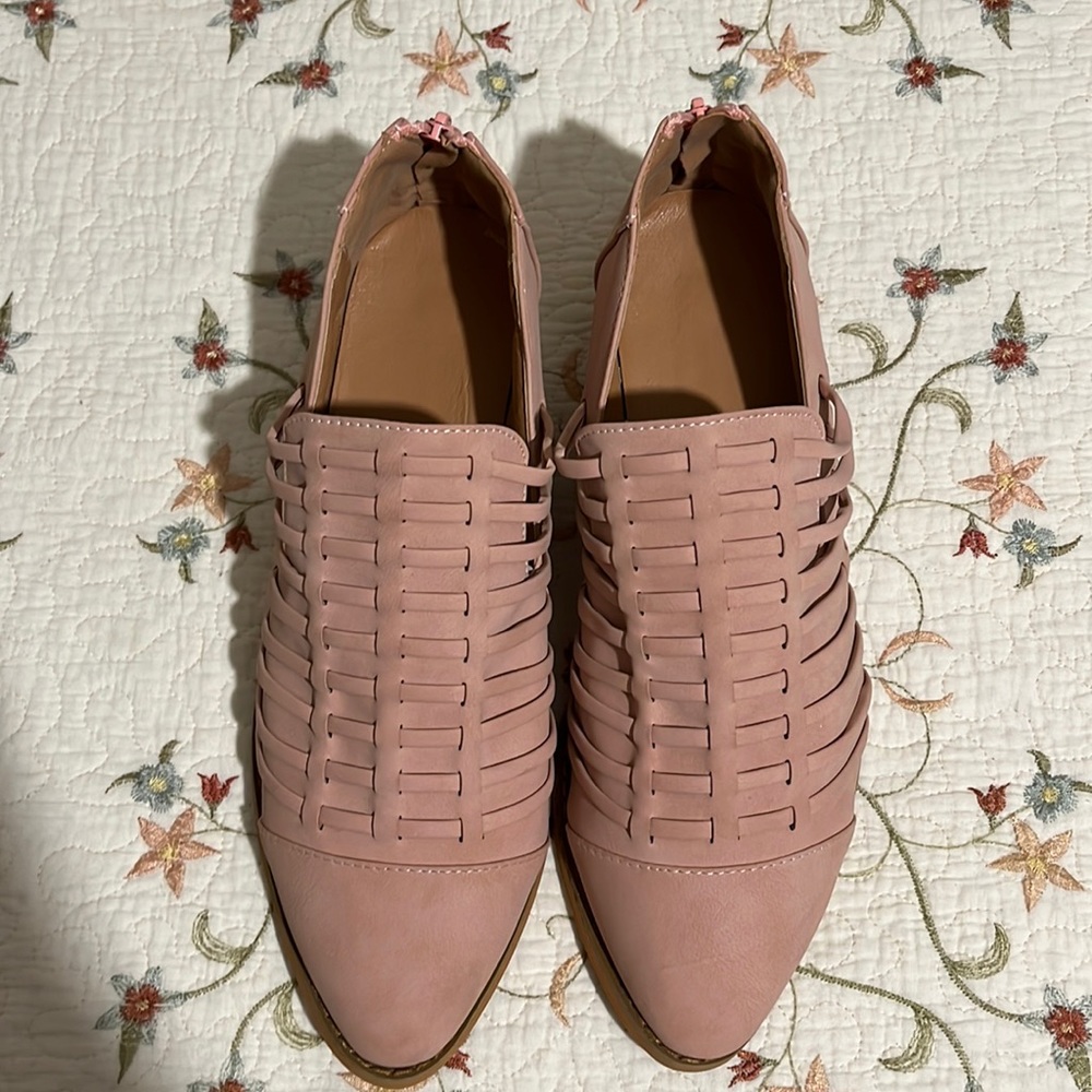 Size 43 (US Women’s Size 11) Woven-Style Booties.
